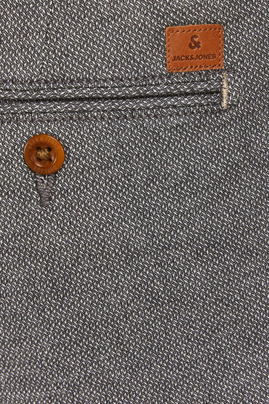 Chino gris by JACK & JONES JEANS INTELLIGENCE avec bouton et étiquette logotée sur poche passepoilée.
