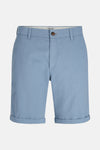 Korte blauwe short van JACK & JONES JEANS INTELLIGENCE, met knoopzakken achter en omgeslagen zomen.