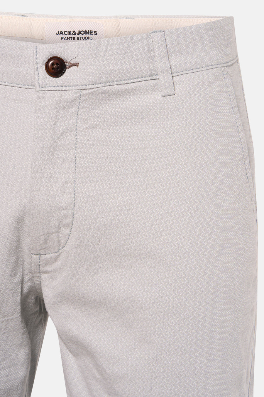 Short bleu très clair de JACK & JONES JEANS INTELLIGENCE avec motif texturé discret, bouton marron et passants de ceinture.