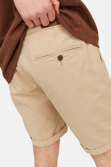 Korte beige short van JACK & JONES JEANS INTELLIGENCE, met achterzak met knoop en omgeslagen zoom.