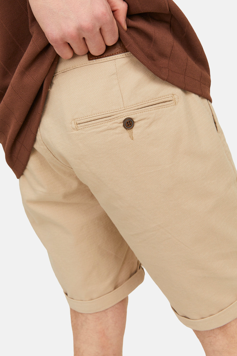 Korte beige short van JACK & JONES JEANS INTELLIGENCE, met achterzak met knoop en omgeslagen zoom.