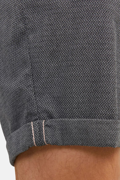 Short bleu de JACK & JONES JEANS INTELLIGENCE avec revers et motif tissé subtil.