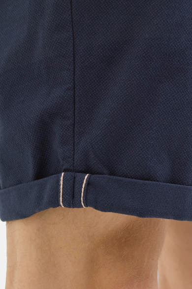 Short bleu marine de JACK & JONES JEANS INTELLIGENCE, avec revers affichant une lisière contrastée.