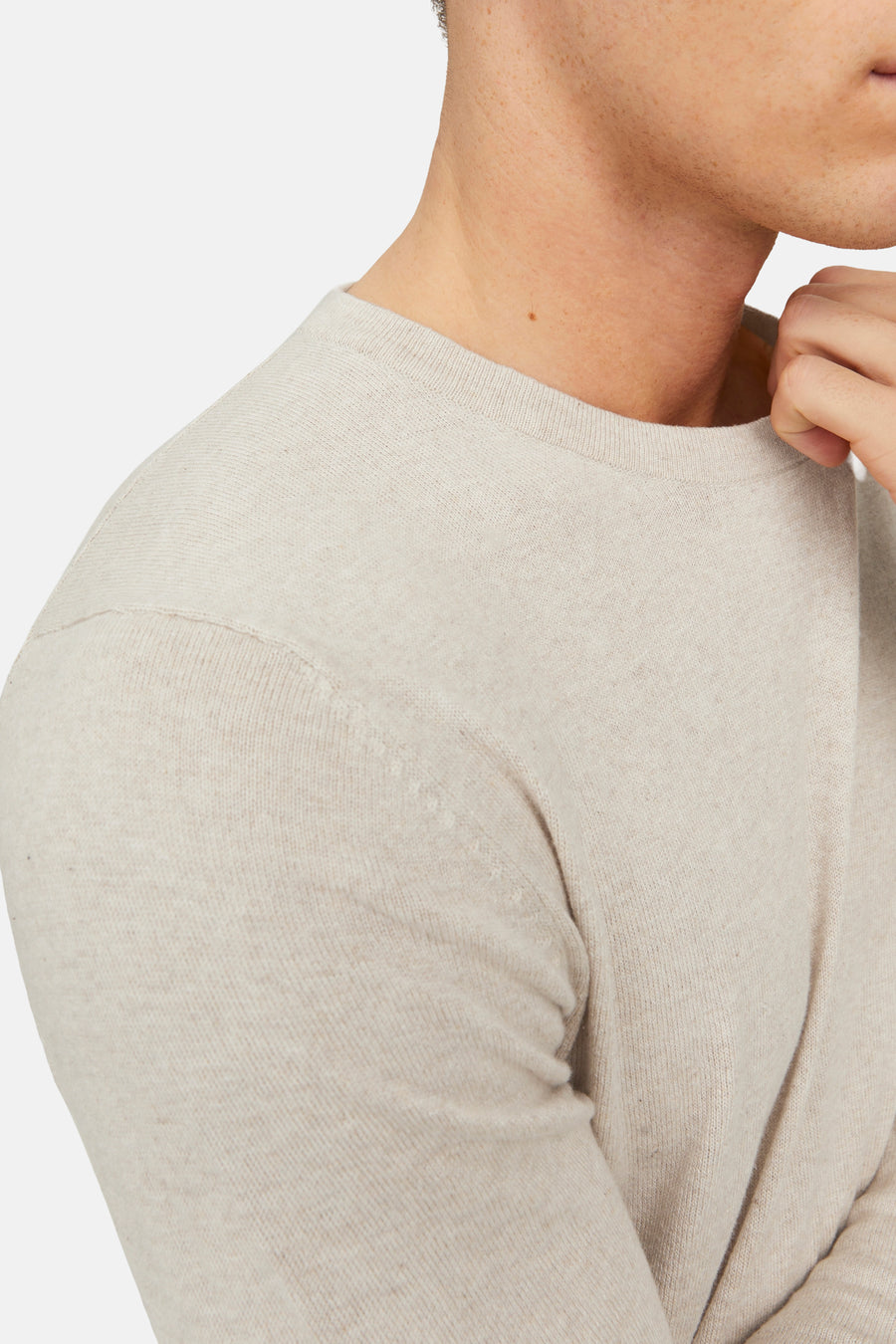 Pull col O beige de PREMIUM BLUE by JACK & JONES, en maille fine et douce.