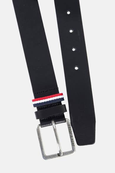 Zwarte leren riem van ACCESSORIES BY JACK & JONES met zilveren gesp en driekleurige gestreepte details.