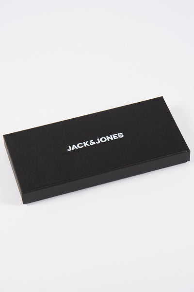 Blauwe riem van ACCESSORIES BY JACK & JONES, gepresenteerd op een witte ondergrond.