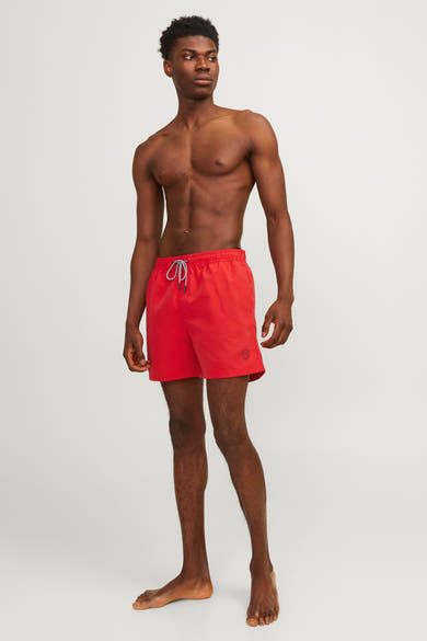 Short de bain rouge par JACK & JONES JEANS INTELLIGENCE, avec cordon de serrage gris à la taille.
