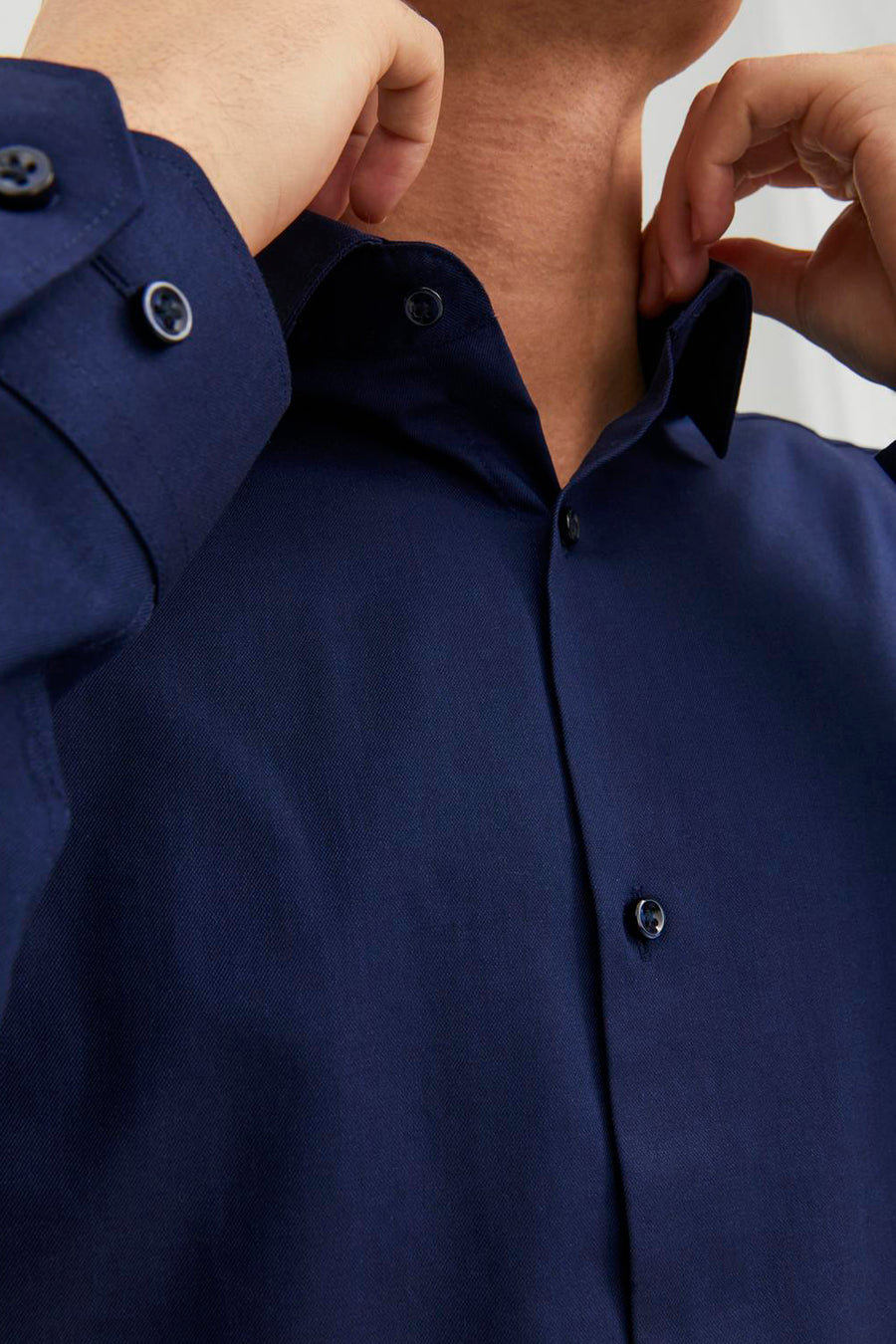 Blauw overhemd met lange mouwen van PREMIUM by JACK & JONES, met knopen en een button-down kraag.