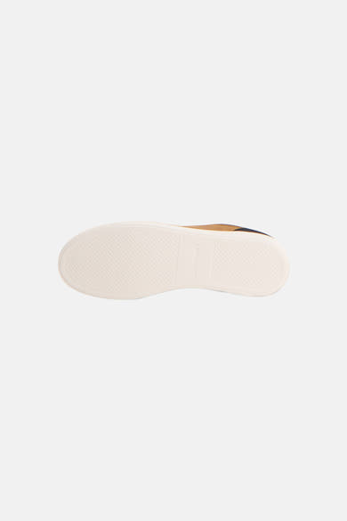 Bruine manden ACCESSORIES BY JACK & JONES met witte textuurzool en merklogo.