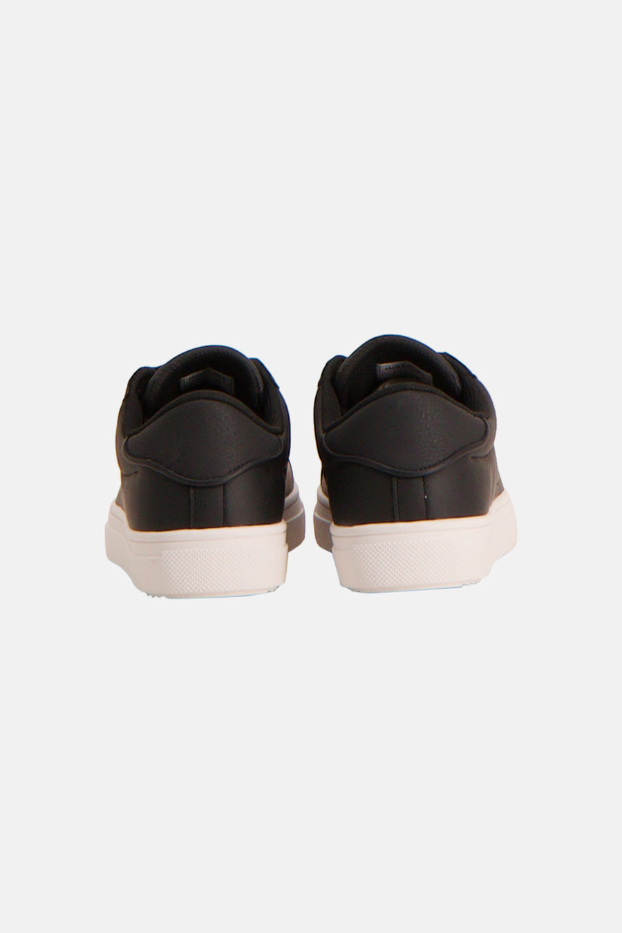 Baskets basses noires de ACCESSORIES BY JACK & JONES avec semelles blanches texturées, vues de l'arrière.