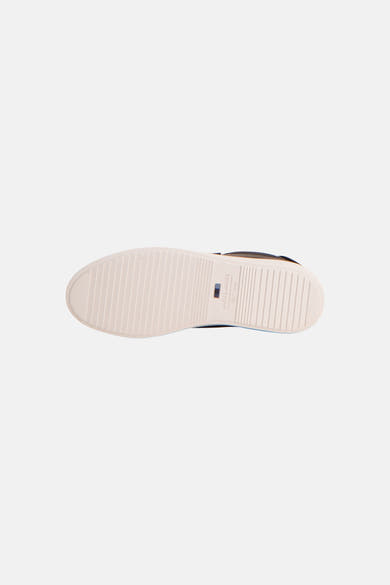 Baskets noires de ACCESSORIES BY JACK & JONES, vue de la semelle striée beige avec logo et inscription JACK & JONES.