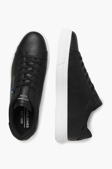 Baskets noires en cuir de ACCESSORIES BY JACK & JONES, avec semelle blanche.