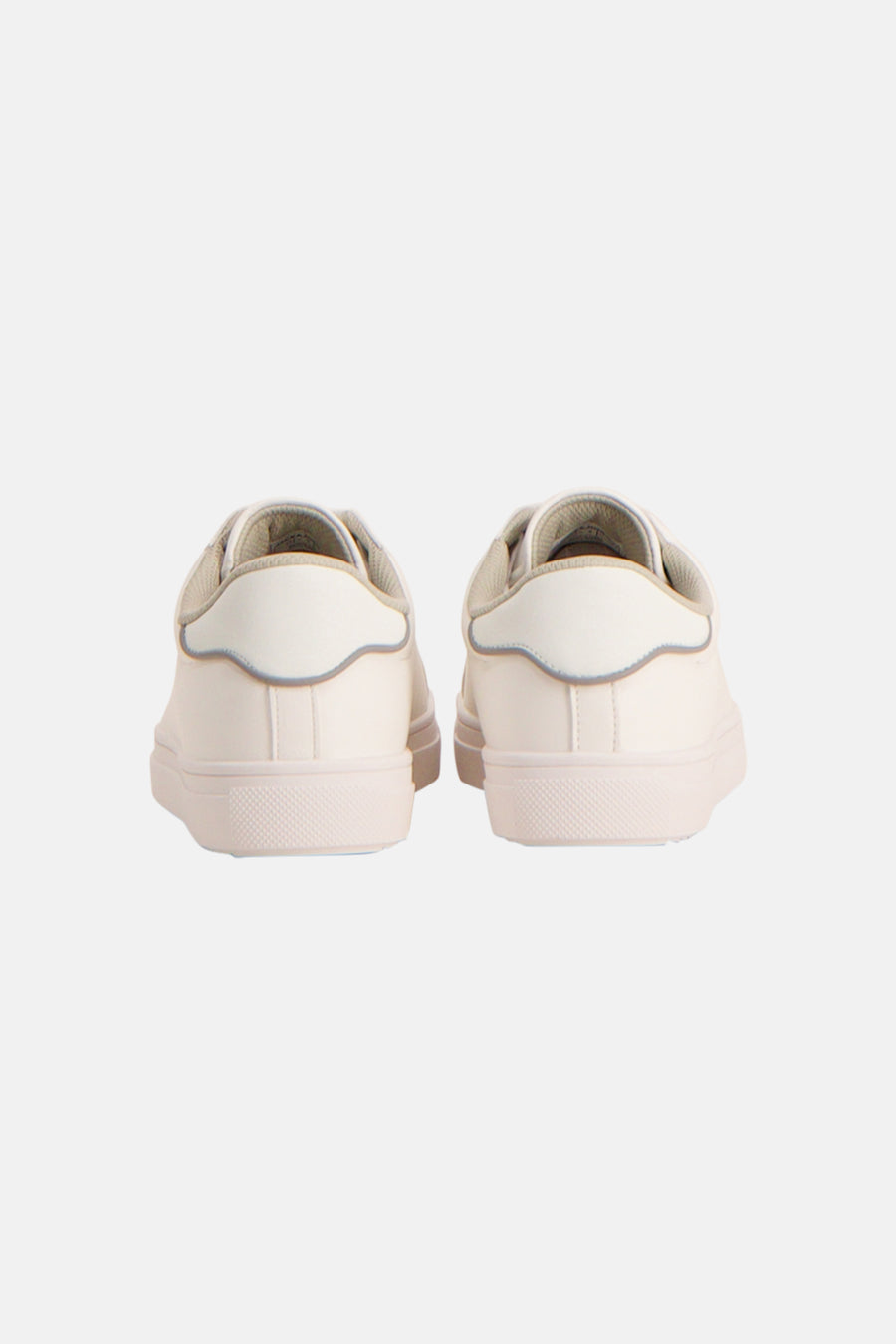 Baskets blanches de ACCESSORIES BY JACK & JONES, vue de dos, avec contrefort et passepoil gris clair.
