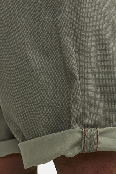 Short olive JACK & JONES JEANS INTELLIGENCE avec ourlet retroussé et motif texturé.