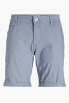 Lichtblauwe short van JACK & JONES JEANS INTELLIGENCE, met omgeslagen zomen.