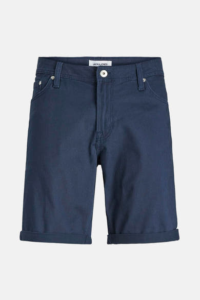 Short bleu par Jack & Jones, avec ourlet retroussé.
