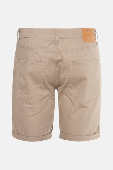 Korte beige short van JACK & JONES JEANS INTELLIGENCE, met achterzakken en omgeslagen zomen.
