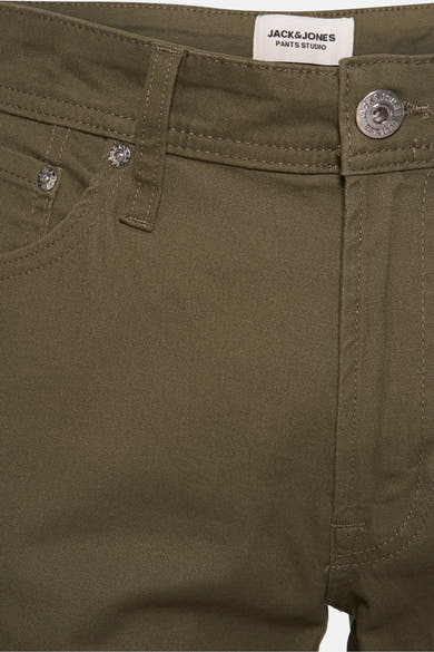 Short kaki de JACK & JONES JEANS INTELLIGENCE avec détails de couture et boutons argentés.