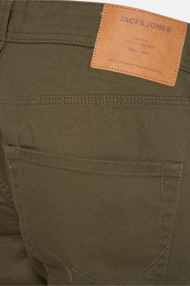 Korte kaki van JACK & JONES JEANS INTELLIGENCE, met achterzak en leren label.