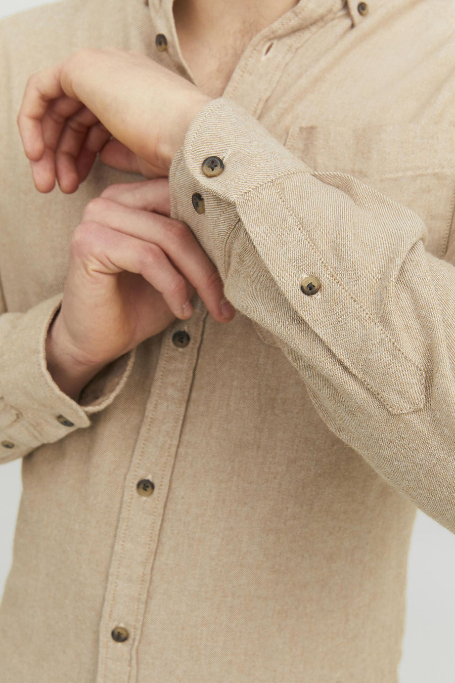 Beige overhemd met lange mouwen van ORIGINALS BY JACK & JONES met zichtbare knopen en flanellen textuur.