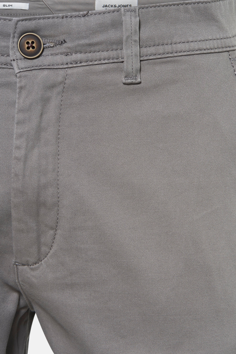 Grijze katoenen chino van JACK & JONES JEANS INTELLIGENCE, met bruine knoop en riemlussen.