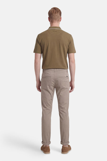 Chino beige de JACK & JONES JEANS INTELLIGENCE, avec ourlets retroussés et poches arrière passepoilées.