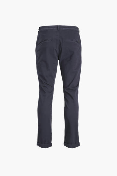 Blauwe chino van JACK & JONES JEANS INTELLIGENCE, achterkant met paspelzakken en omgeslagen zomen.