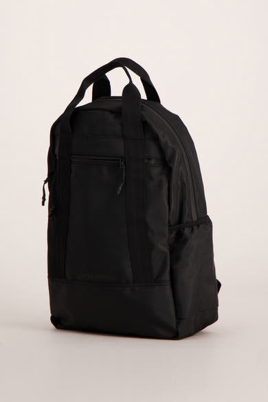 Zwarte rugzak van ACCESSORIES BY JACK & JONES, met ritssluiting, handvatten aan de bovenkant en zijvak.
