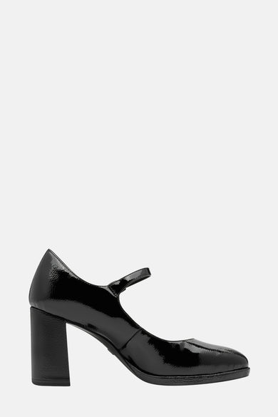 Zwarte lakleren pumps van TAMARIS, met een enkelbandje en een vierkante blokhak.