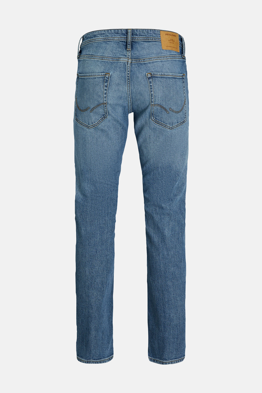 Rechte middellange blauwe jeans van JACK & JONES JEANS INTELLIGENCE, met achterzakken en zichtbare denimtextuur.