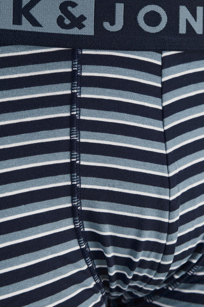 Boxer bleu ACCESSORIES BY JACK & JONES avec rayures bleu marine, bleu clair et blanches.