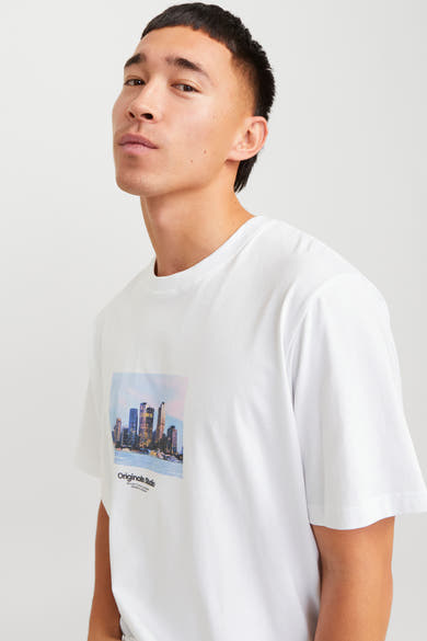 Wit T-shirt met korte mouwen van Originals by JACK & JONES met een stadsgezichtprint.