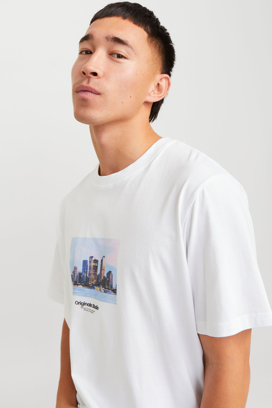 Wit T-shirt met korte mouwen van Originals by JACK & JONES met een stadsgezichtprint.