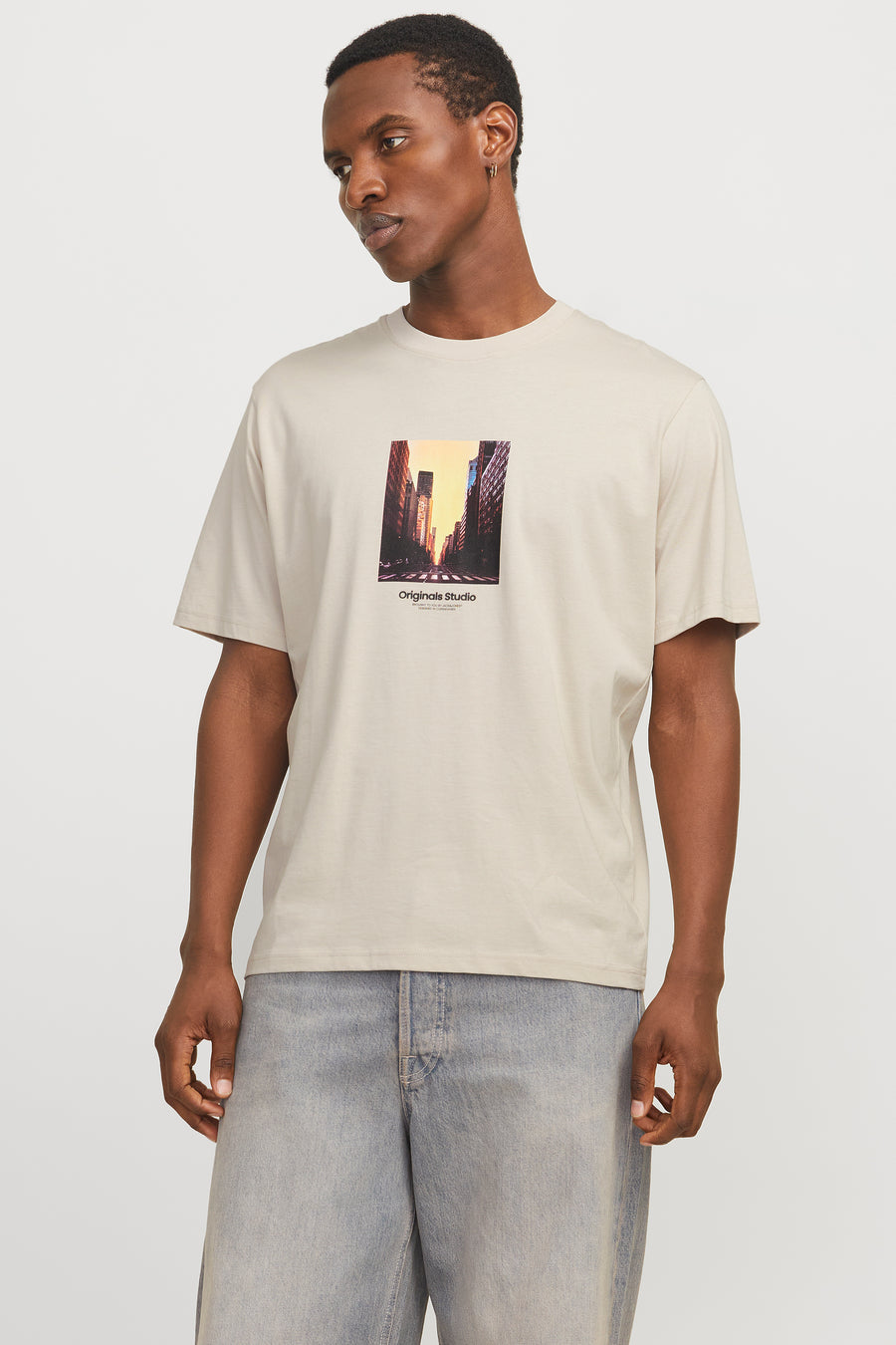 Ecru T-shirt met korte mouwen van ORIGINALS BY JACK & JONES, met foto-opdruk van een stadslandschap.