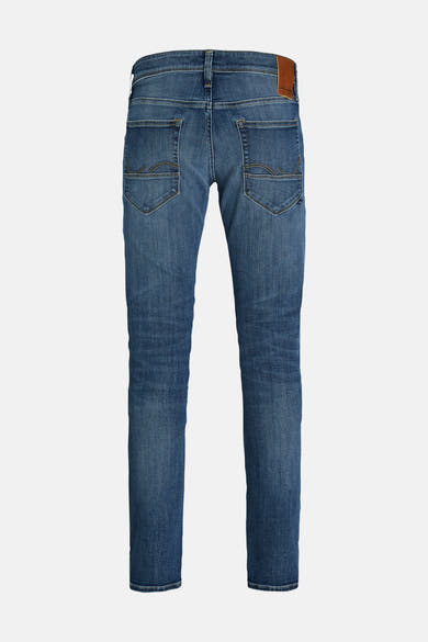 Slim jeans in middinblauw denim van JACK & JONES JEANS INTELLIGENCE, achterzijde, met geborduurde achterzakken en bruin leren etiket.