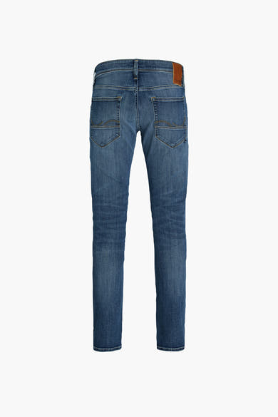 Slim jeans in middendonkerblauw denim van JACK & JONES JEANS INTELLIGENCE, achterkant met zakken en leren label.