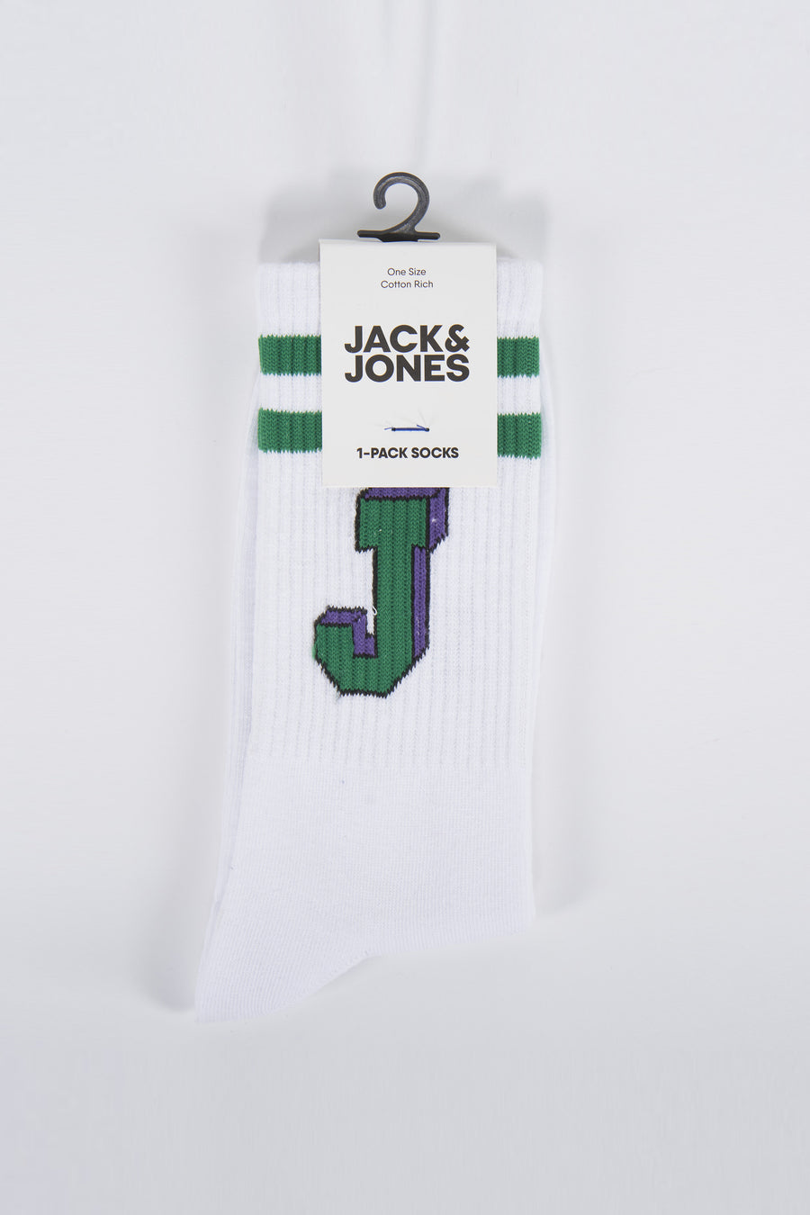Chaussette blanche en coton riche de Accessories by Jack & Jones, avec rayures vertes et lettre J violette.