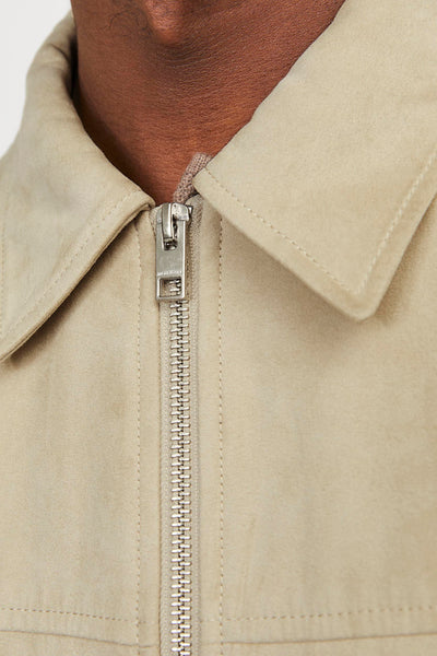Kort ecru jack van PREMIUM BLUE by JACK & JONES, met zilveren ritssluiting en klassieke kraag.