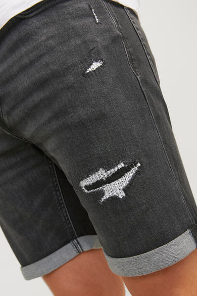 Korte zwarte denim short van JACK & JONES JEANS INTELLIGENCE met scheuren en omgeslagen zoom.