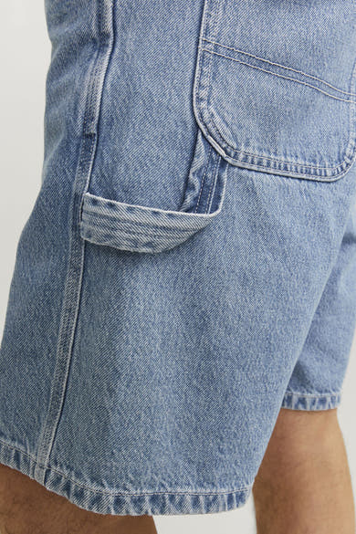 Short en jean bleu clair de JACK & JONES JEANS INTELLIGENCE avec poche plaquée sur le côté.