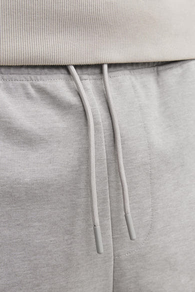 Korte grijze short van JACK & JONES JEANS INTELLIGENCE met trekkoord en getextureerde details.