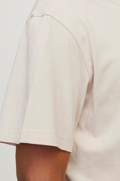 Beige T-shirt met korte mouwen van JACK & JONES, met textuurdetail van de stof en mouwnaad.