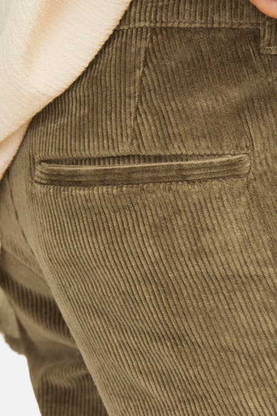 Pantalon de saison marron en velours côtelé de JACK & JONES JEANS INTELLIGENCE, avec une poche arrière passepoilée.