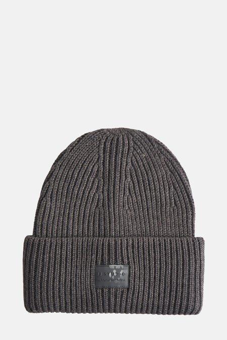 Grijs gemêleerde muts van ACCESSORIES BY JACK & JONES, in ribgebreide stof met een zwart merklabel.