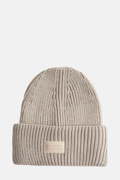 Bonnet beige d'ACCESSORIES BY JACK & JONES, en tricot côtelé avec un patch logo rectangulaire sur le revers.