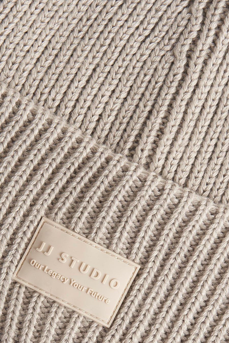 Bonnet beige en tricot d'ACCESSORIES BY JACK & JONES, avec motif côtelé et patch logo ton sur ton.
