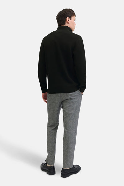 Zwarte coltrui van PREMIUM by JACK & JONES, gedragen met een grijze visgraatbroek.