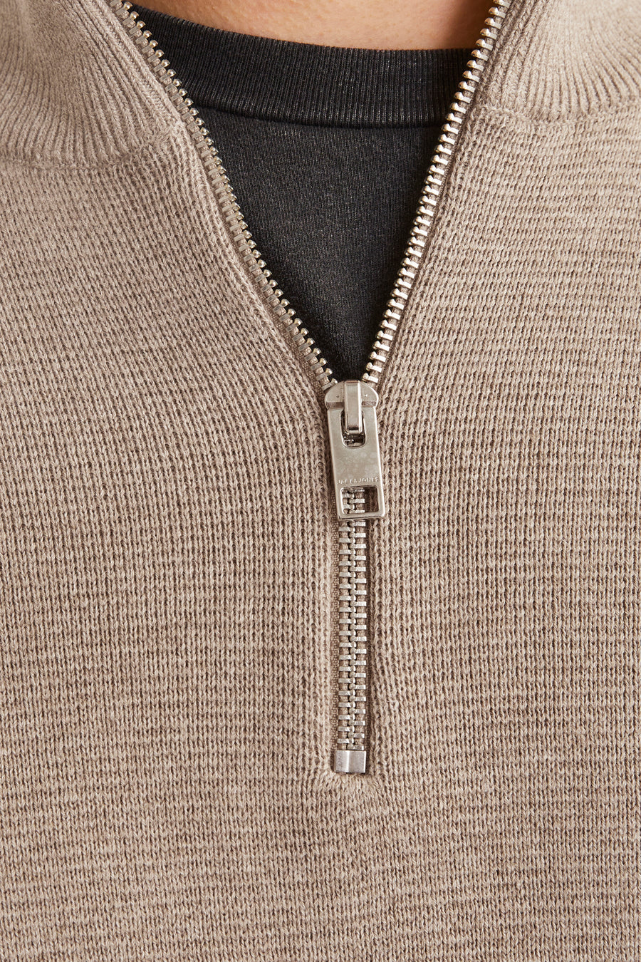 Pull à col roulé beige de PREMIUM by JACK & JONES avec une fermeture éclair argentée.