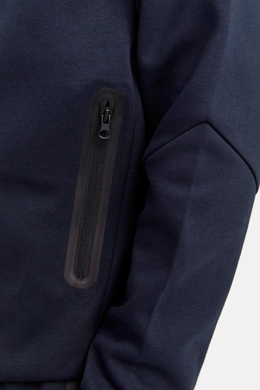 Donkerblauwe hoodie van JACK & JONES met zwarte ritssluiting en lange mouwen.