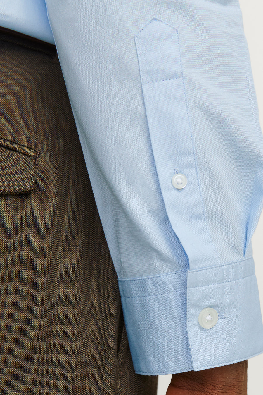 Blauw overhemd met lange mouwen van PREMIUM BY JACK & JONES, met zichtbare knoopsluiting en knoopmanchetten.
